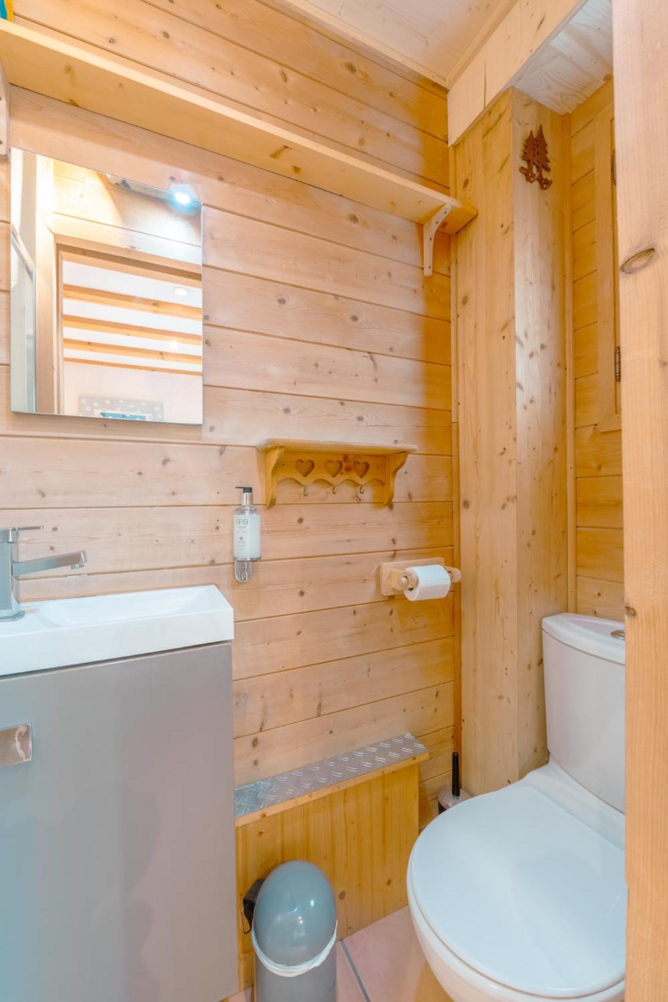 Chalet Muguet Gauche With Hot Tub Sleeps 10 Central Morzine Exterior foto